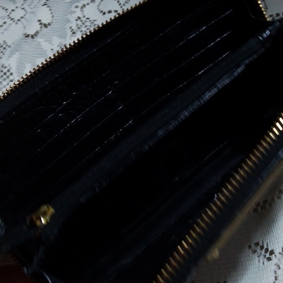 Brahmin Croc Embossed Leather Full Zippered Wallet - Picture 9 of 13